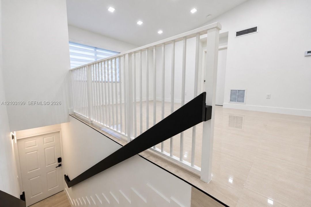 For Rent: $2,700 (2 beds, 2 baths, 857 Square Feet)
