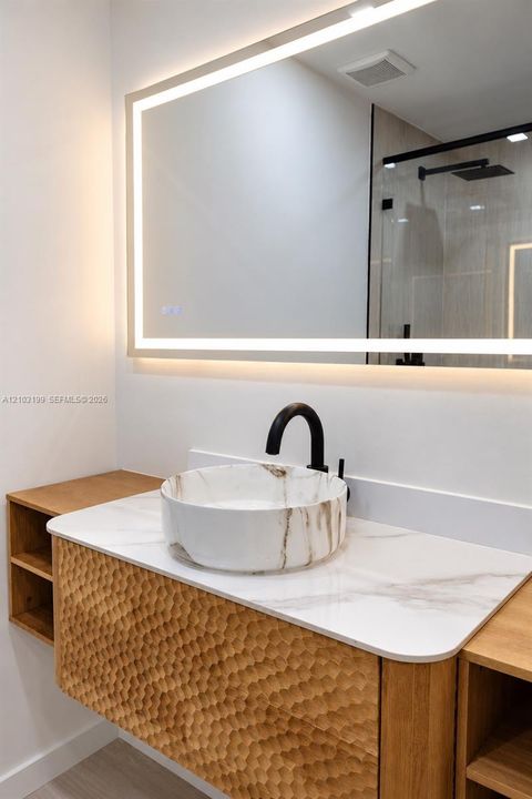 For Rent: $2,700 (2 beds, 2 baths, 857 Square Feet)