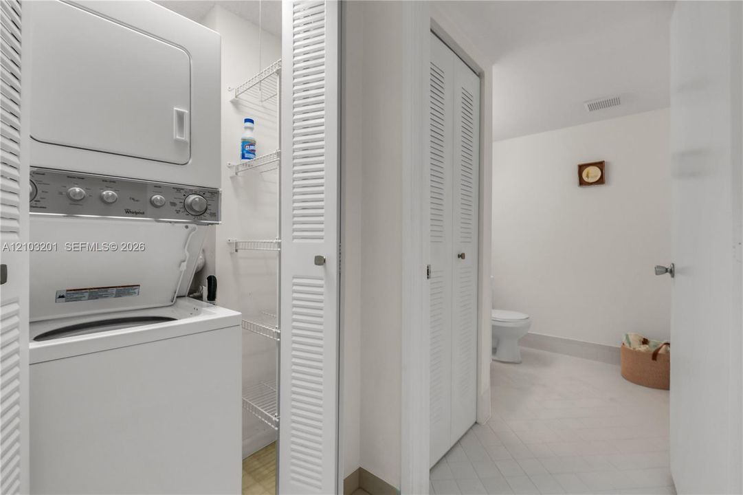 На продажу: $140,000 (1 спален, 1 ванн, 1033 Квадратных фут)