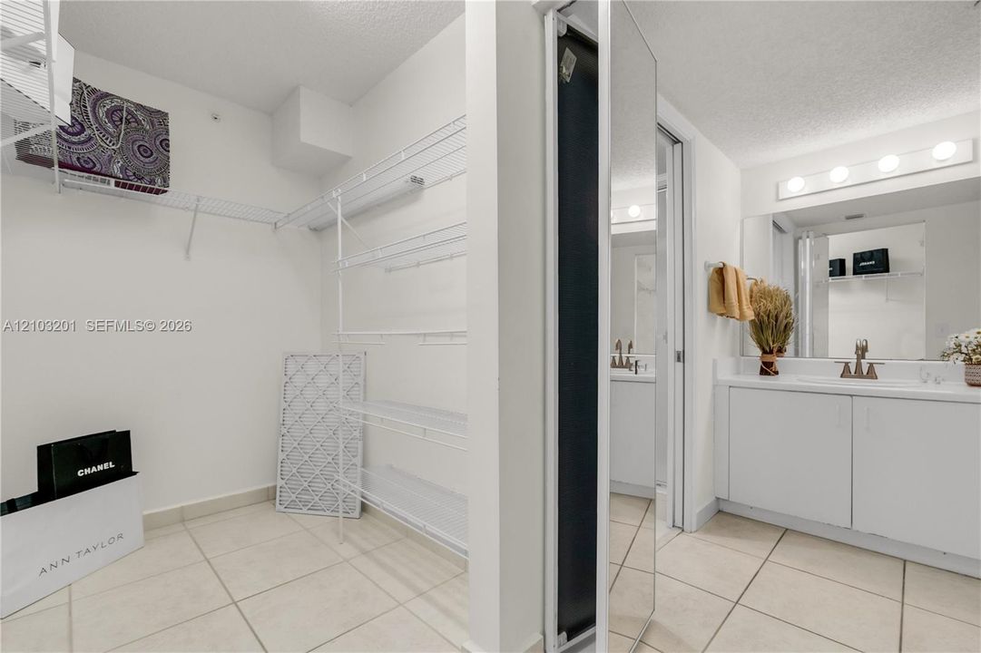 На продажу: $140,000 (1 спален, 1 ванн, 1033 Квадратных фут)