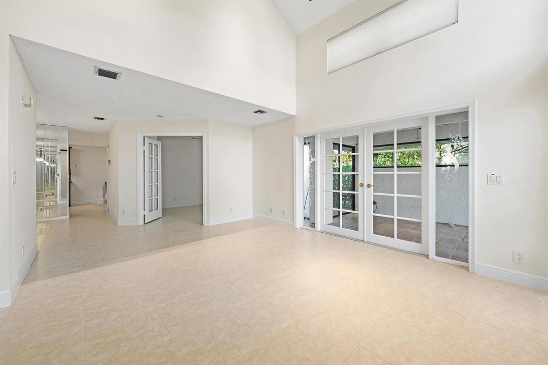 370 Prestwick Cir apt 2-7