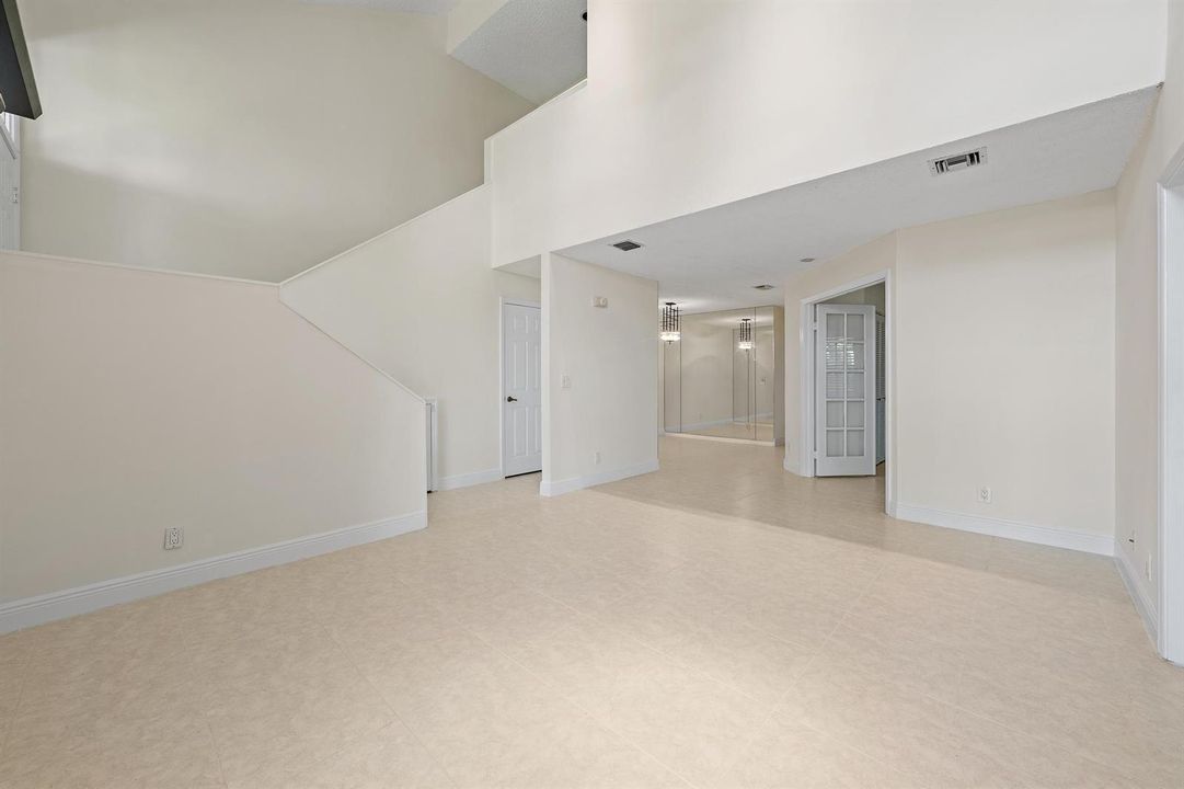370 Prestwick Cir apt 2-6