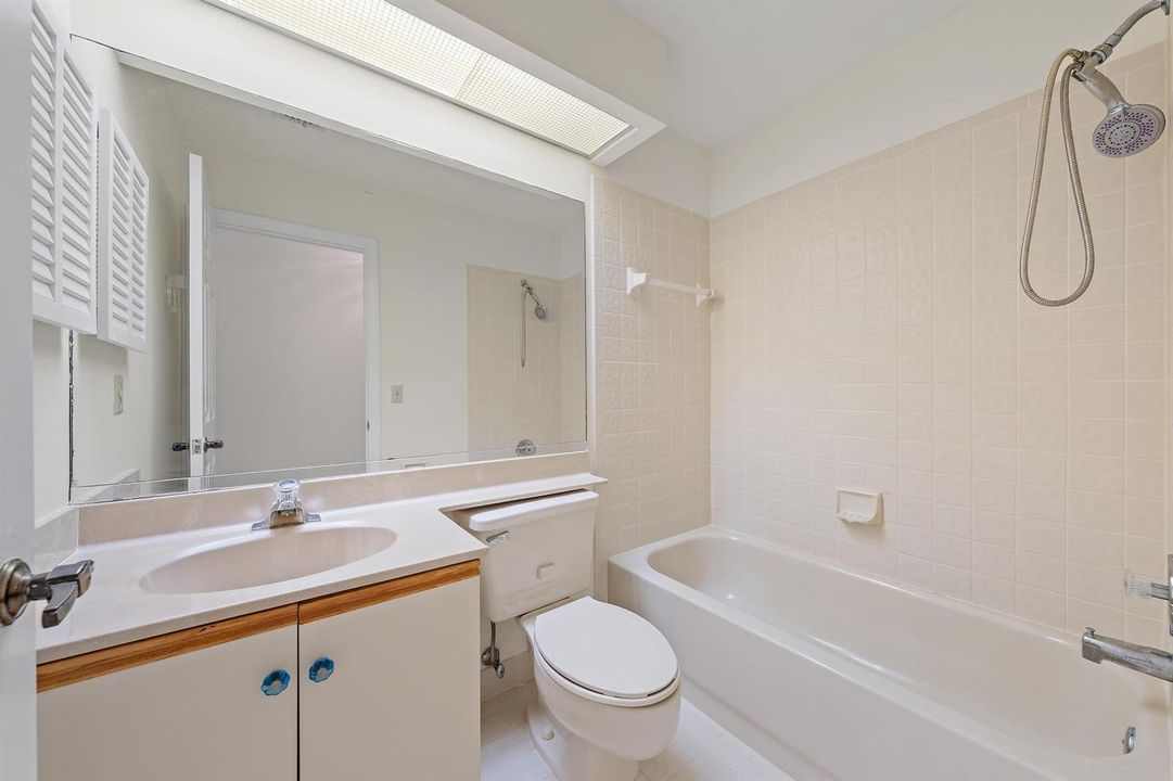 370 Prestwick Cir apt 2-17