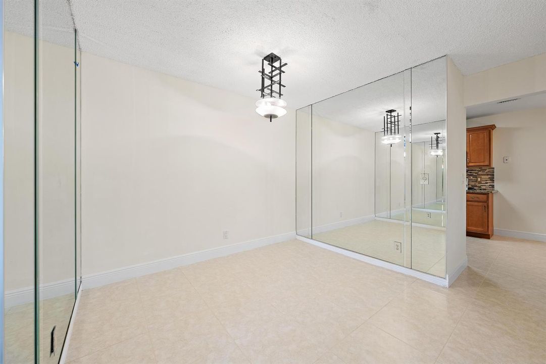 370 Prestwick Cir apt 2-8