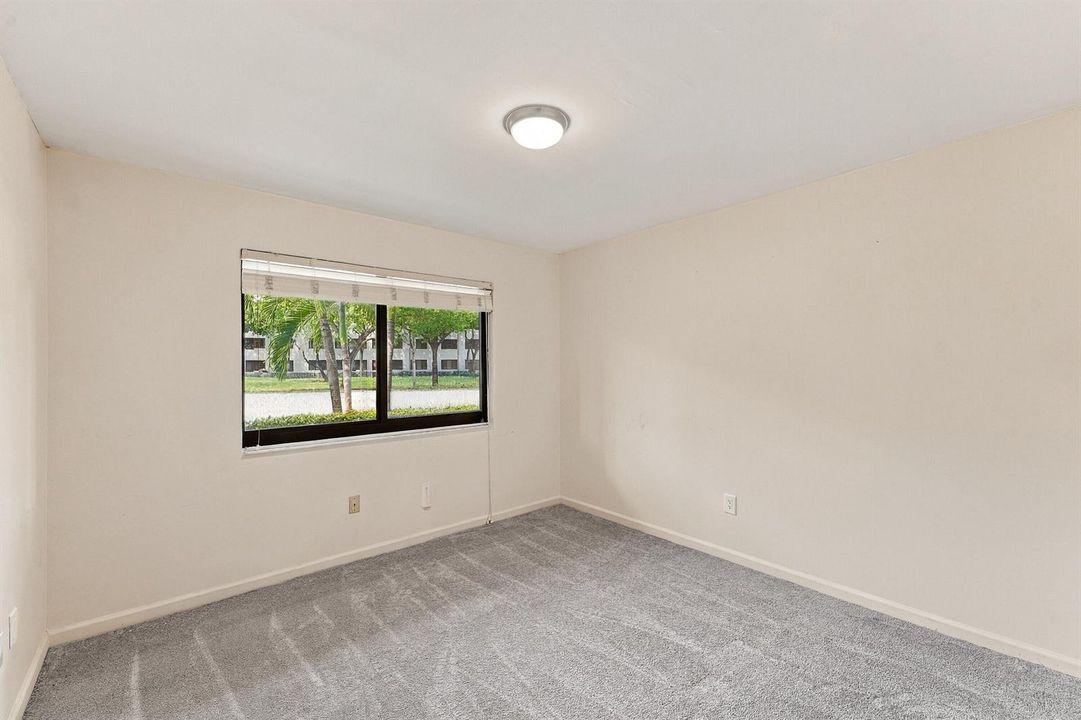 19_bedroom