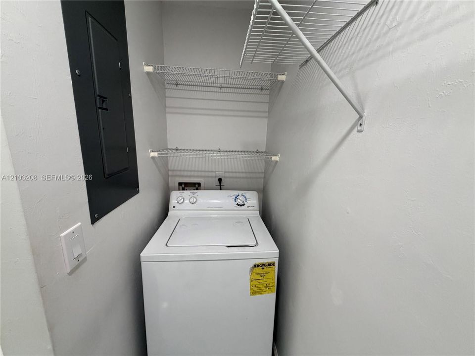 На продажу: $339,900 (5 спален, 2 ванн, 0 Квадратных фут)