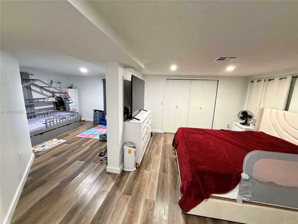 На продажу: $339,900 (5 спален, 2 ванн, 0 Квадратных фут)