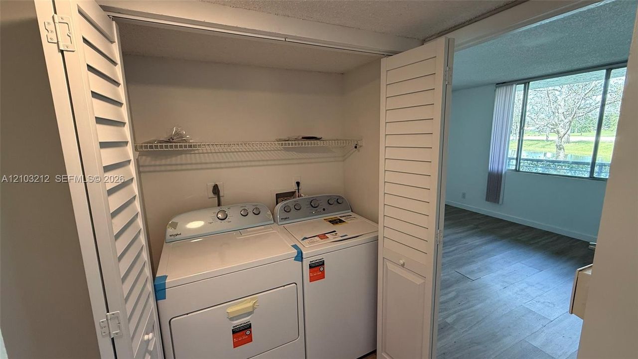 For Rent: $2,150 (2 beds, 2 baths, 975 Square Feet)