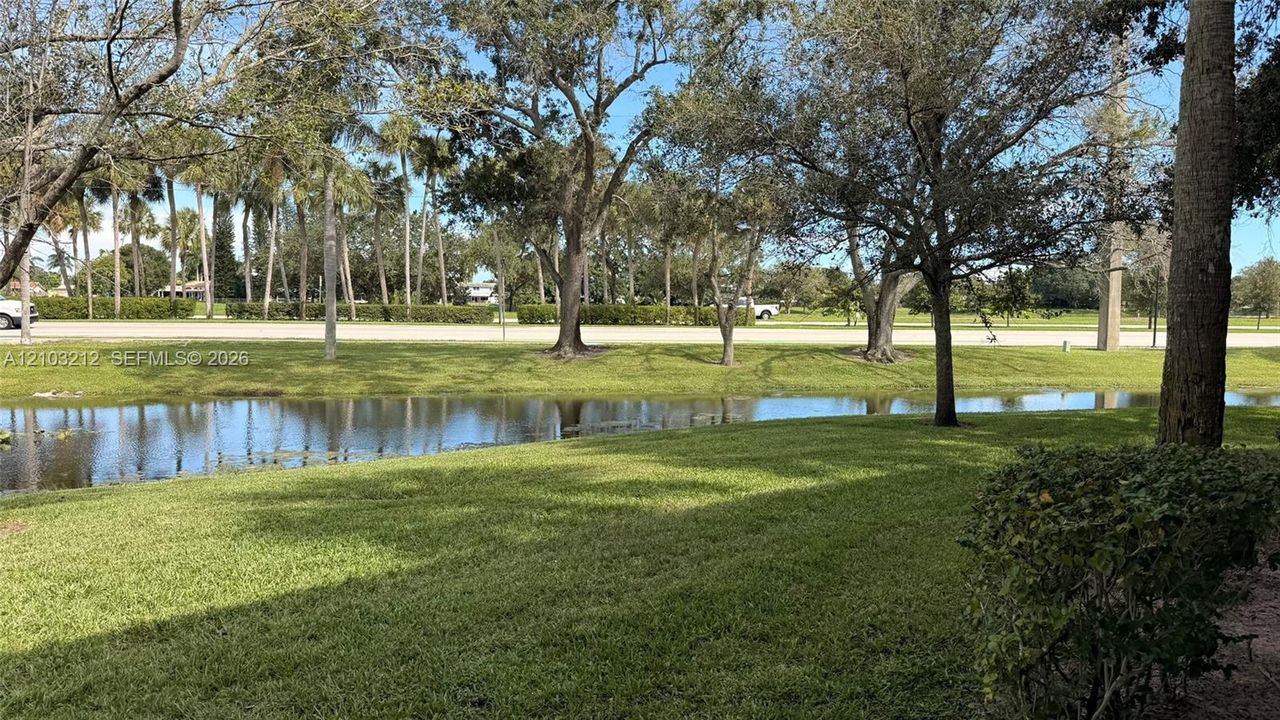 For Rent: $2,150 (2 beds, 2 baths, 975 Square Feet)