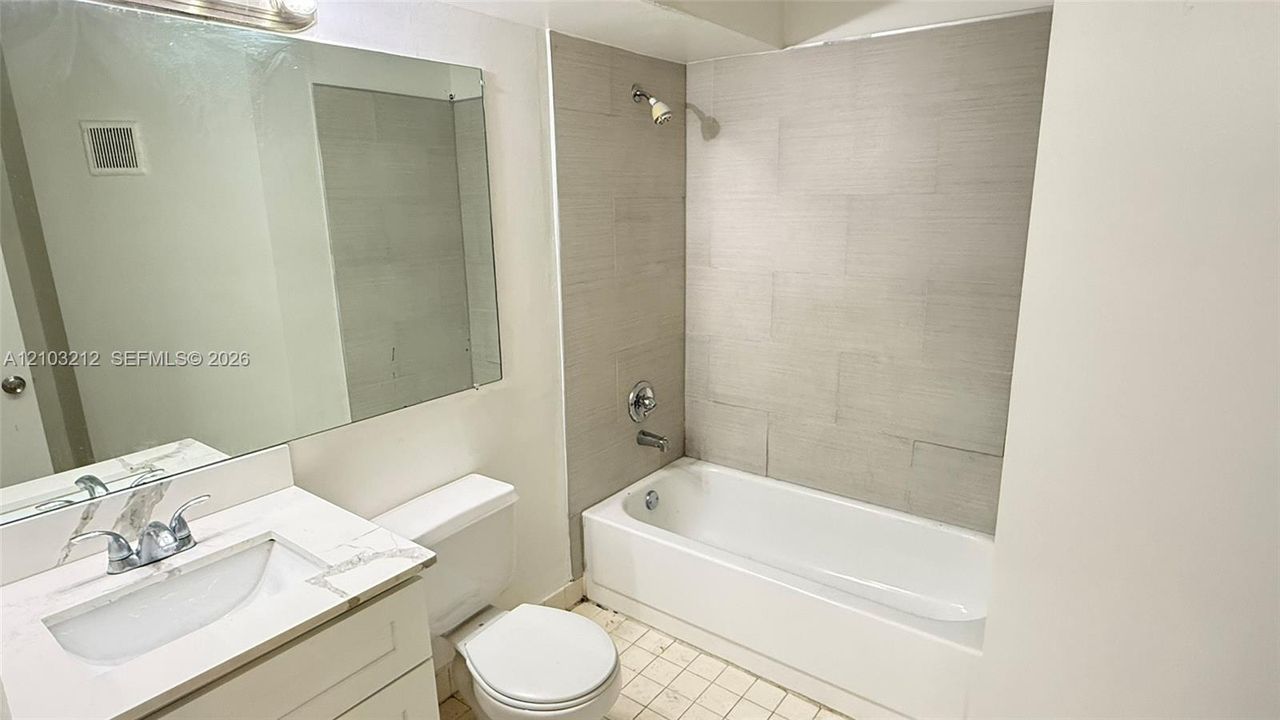 For Rent: $2,150 (2 beds, 2 baths, 975 Square Feet)
