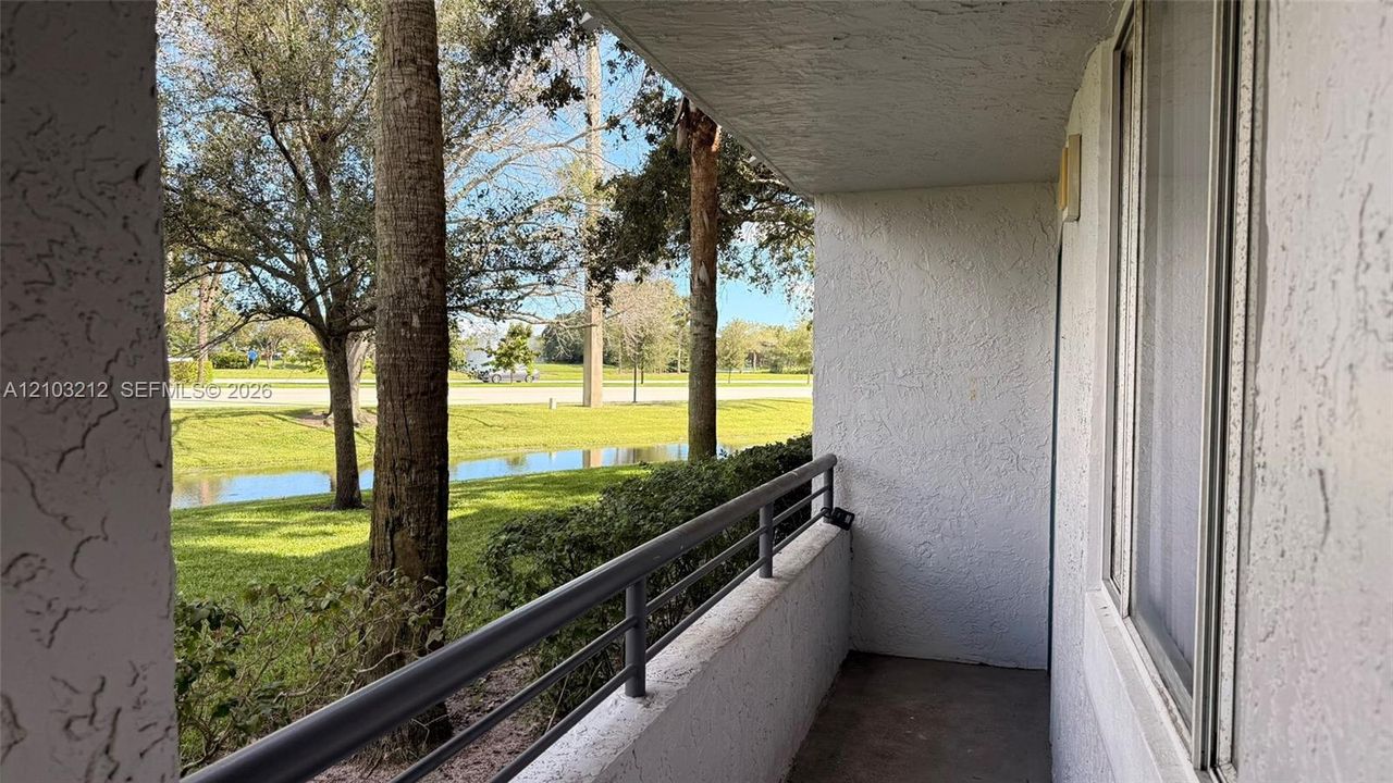 For Rent: $2,150 (2 beds, 2 baths, 975 Square Feet)