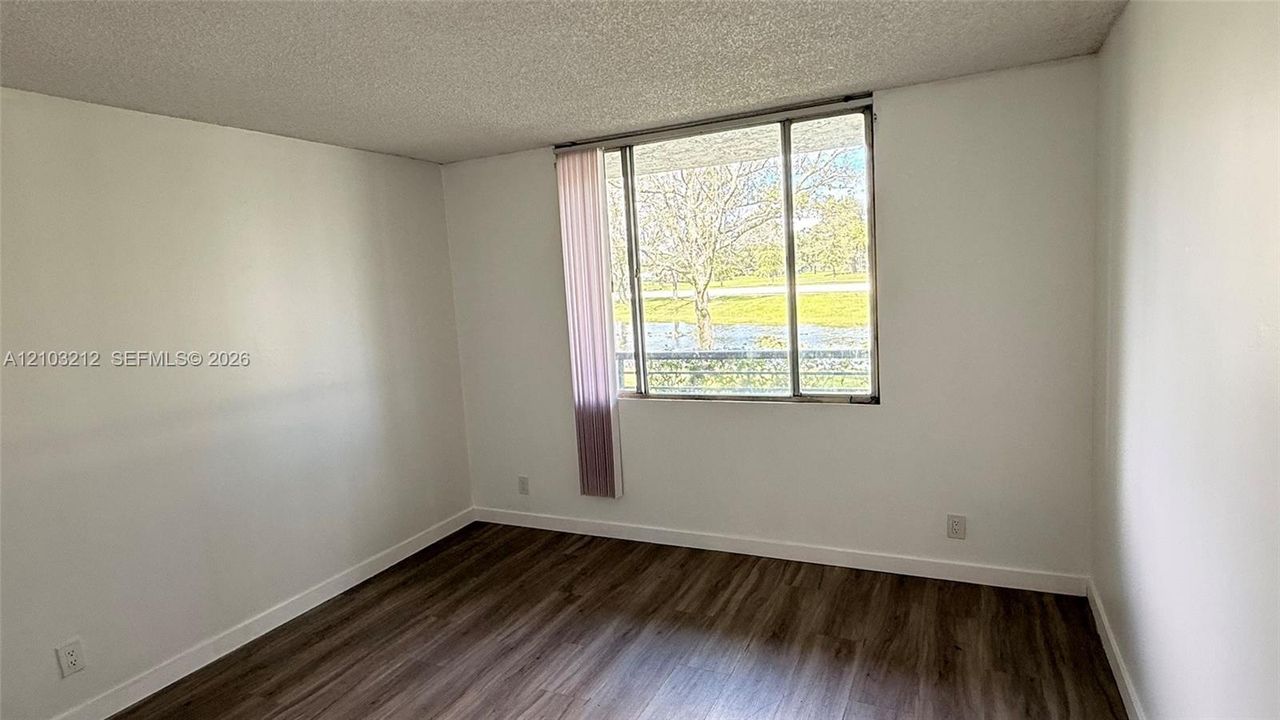 For Rent: $2,150 (2 beds, 2 baths, 975 Square Feet)