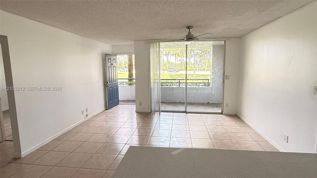 For Rent: $2,150 (2 beds, 2 baths, 975 Square Feet)