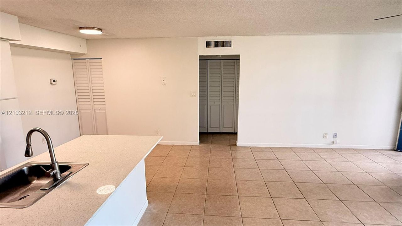 For Rent: $2,150 (2 beds, 2 baths, 975 Square Feet)