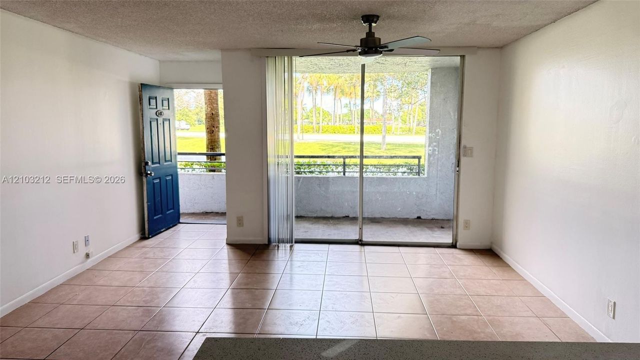 For Rent: $2,150 (2 beds, 2 baths, 975 Square Feet)