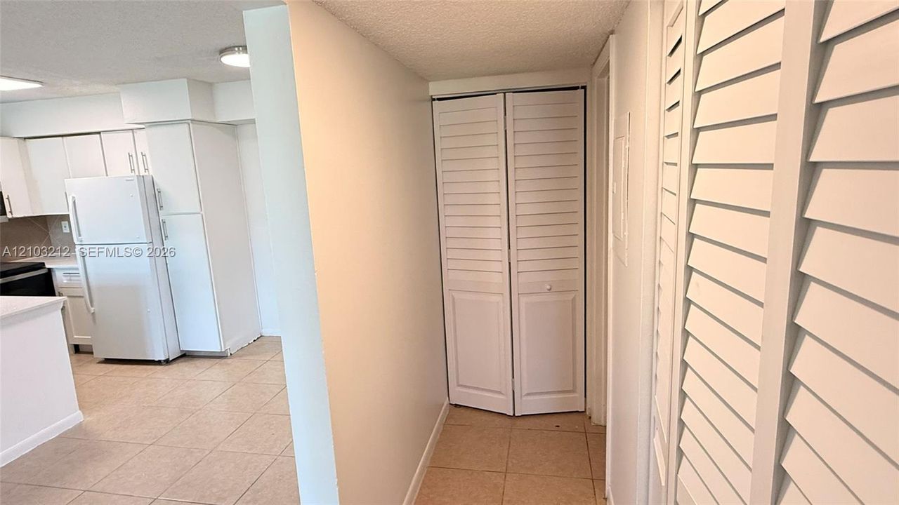 For Rent: $2,150 (2 beds, 2 baths, 975 Square Feet)