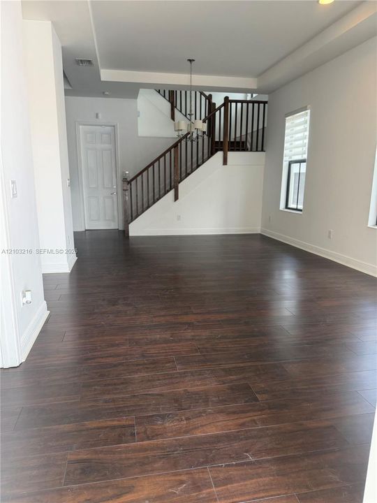 En Venta: $990,000 (5 camas, 4 baños, 2696 Pies cuadrados)