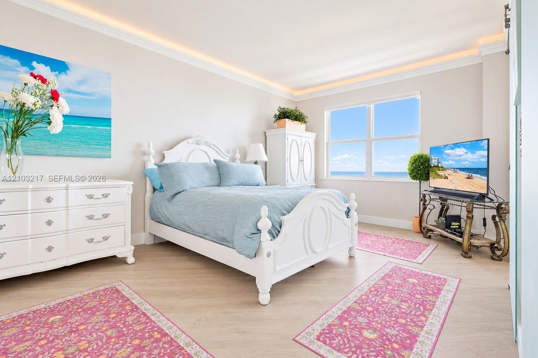 For Sale: $600,000 (2 beds, 2 baths, 1160 Square Feet)