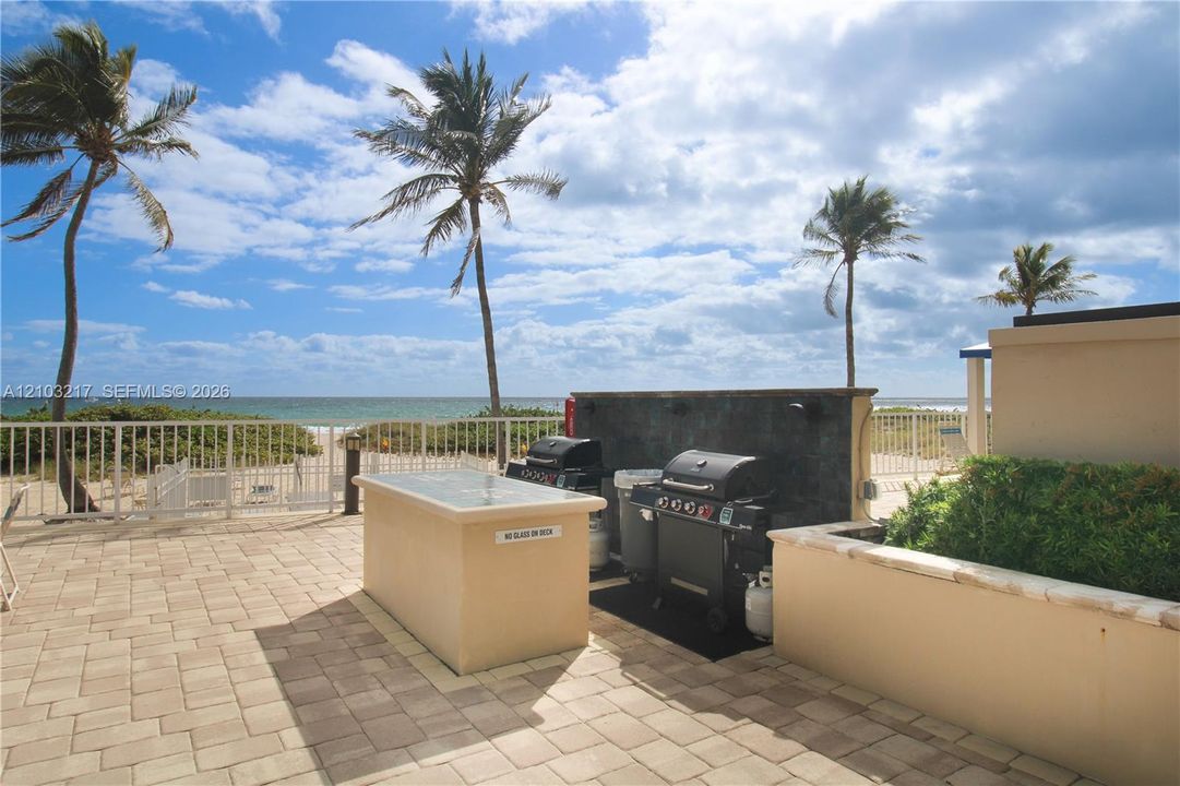 For Sale: $600,000 (2 beds, 2 baths, 1160 Square Feet)