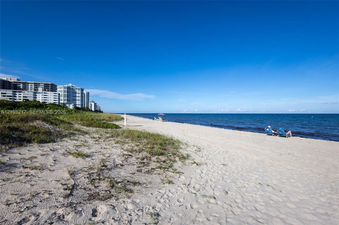 For Sale: $600,000 (2 beds, 2 baths, 1160 Square Feet)