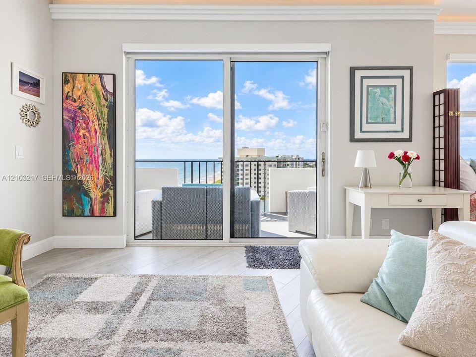 For Sale: $600,000 (2 beds, 2 baths, 1160 Square Feet)