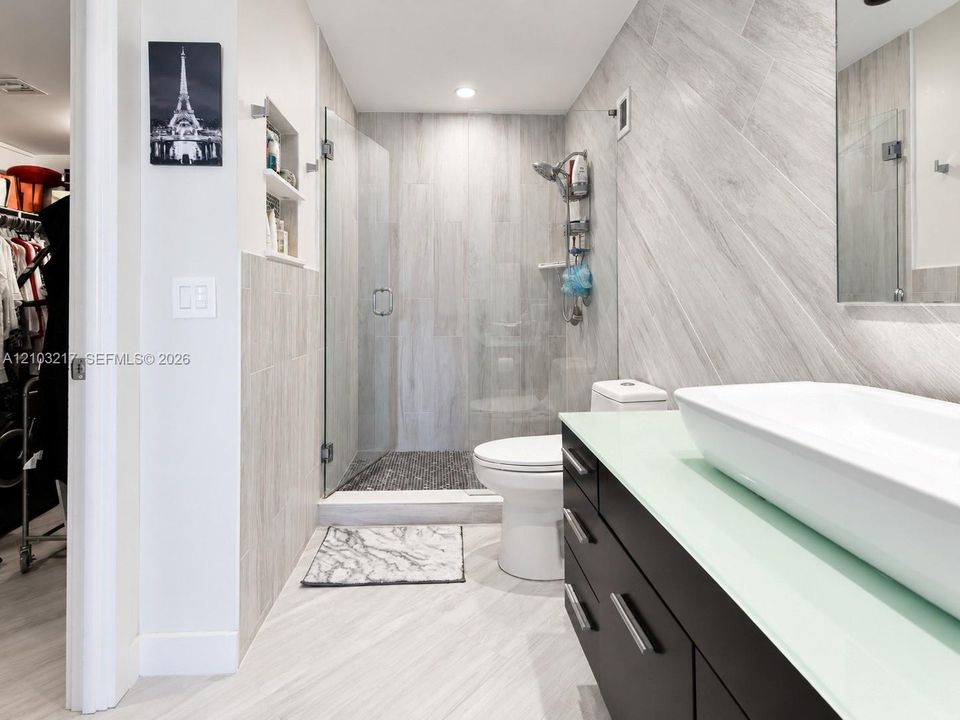 For Sale: $600,000 (2 beds, 2 baths, 1160 Square Feet)