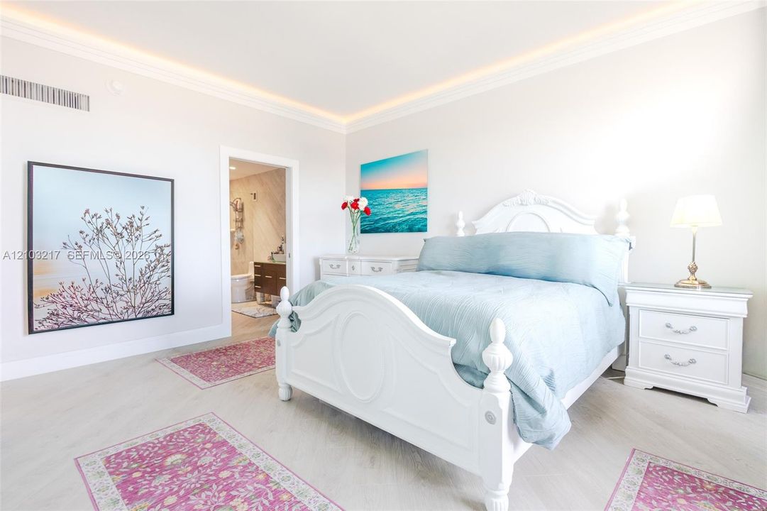 For Sale: $600,000 (2 beds, 2 baths, 1160 Square Feet)