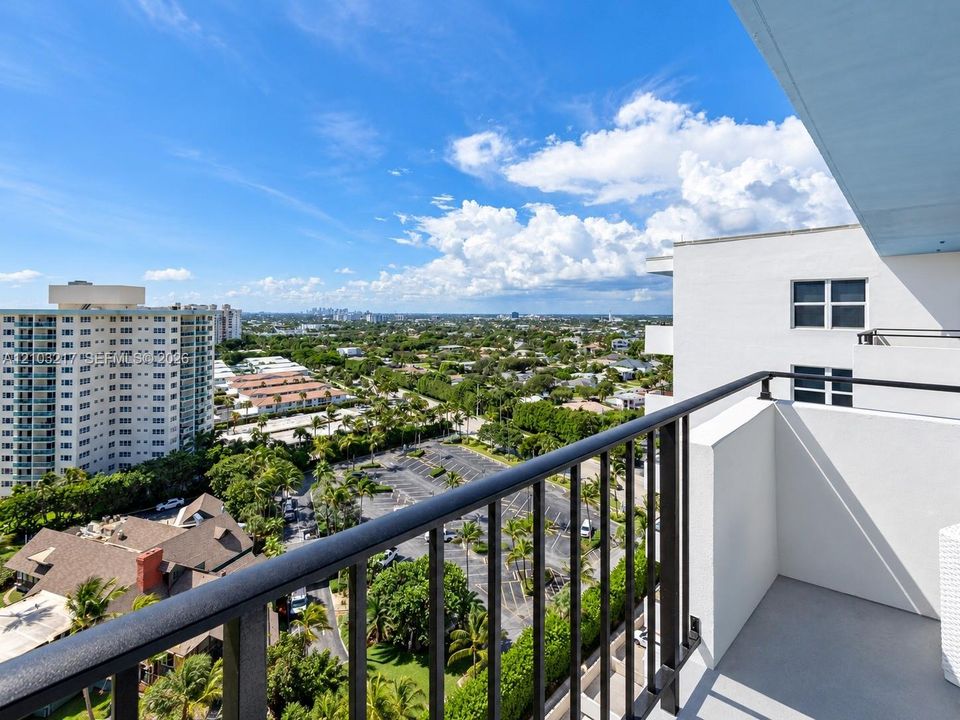 For Sale: $600,000 (2 beds, 2 baths, 1160 Square Feet)