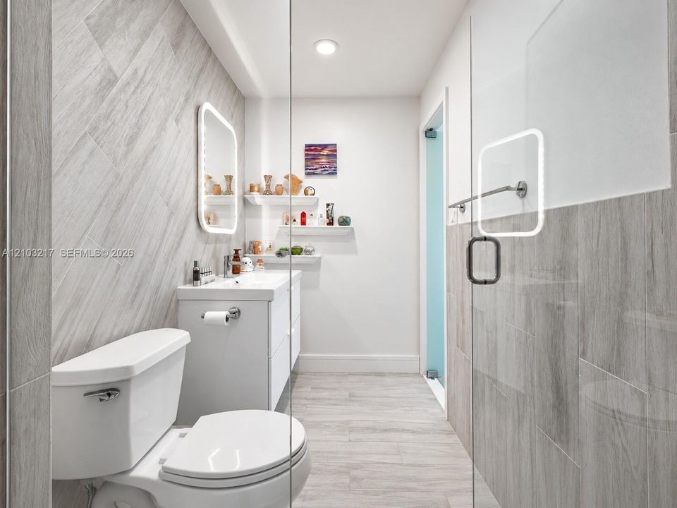 For Sale: $600,000 (2 beds, 2 baths, 1160 Square Feet)
