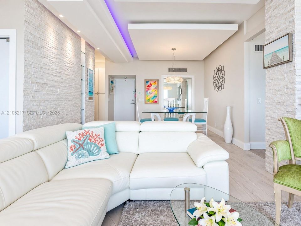 For Sale: $600,000 (2 beds, 2 baths, 1160 Square Feet)