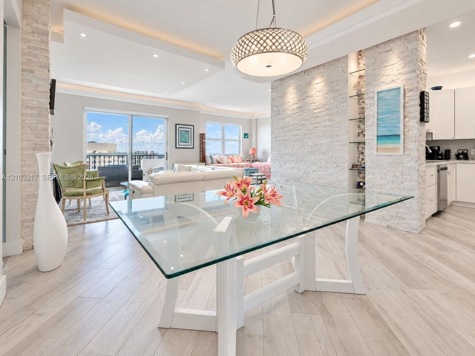 For Sale: $600,000 (2 beds, 2 baths, 1160 Square Feet)