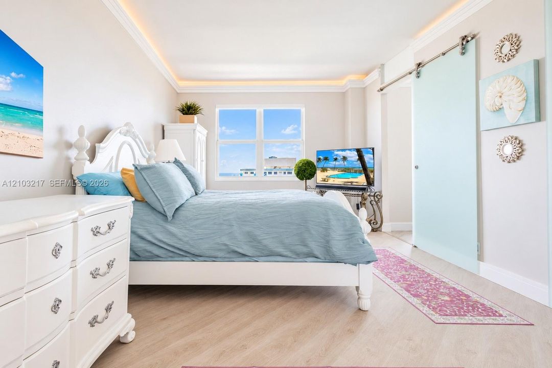 For Sale: $600,000 (2 beds, 2 baths, 1160 Square Feet)