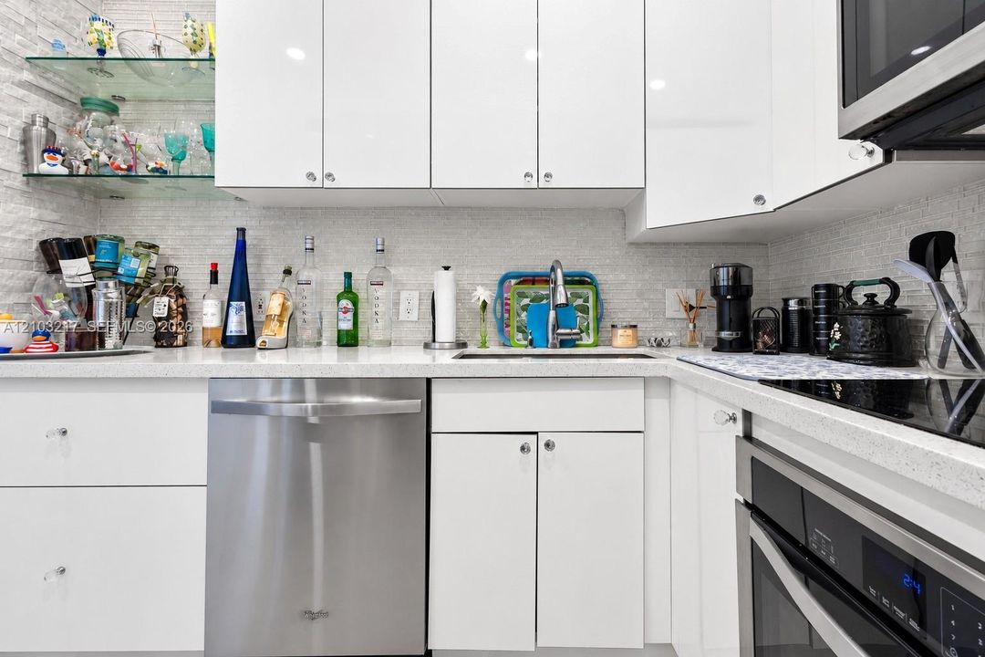 For Sale: $600,000 (2 beds, 2 baths, 1160 Square Feet)