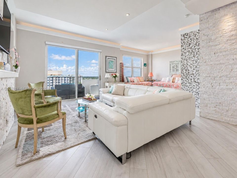 For Sale: $600,000 (2 beds, 2 baths, 1160 Square Feet)