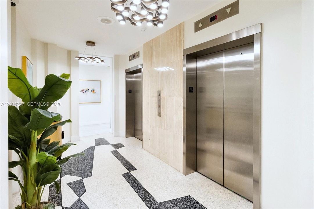 For Sale: $600,000 (2 beds, 2 baths, 1160 Square Feet)