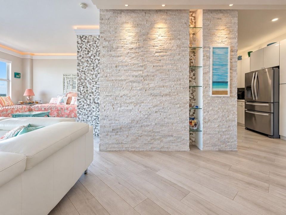 For Sale: $600,000 (2 beds, 2 baths, 1160 Square Feet)