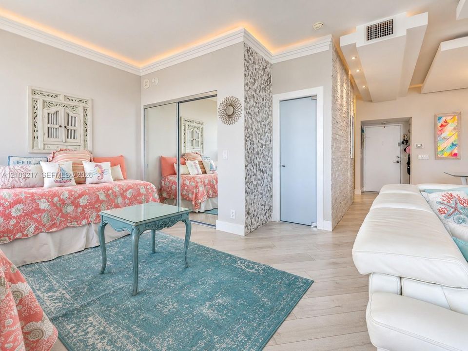 For Sale: $600,000 (2 beds, 2 baths, 1160 Square Feet)