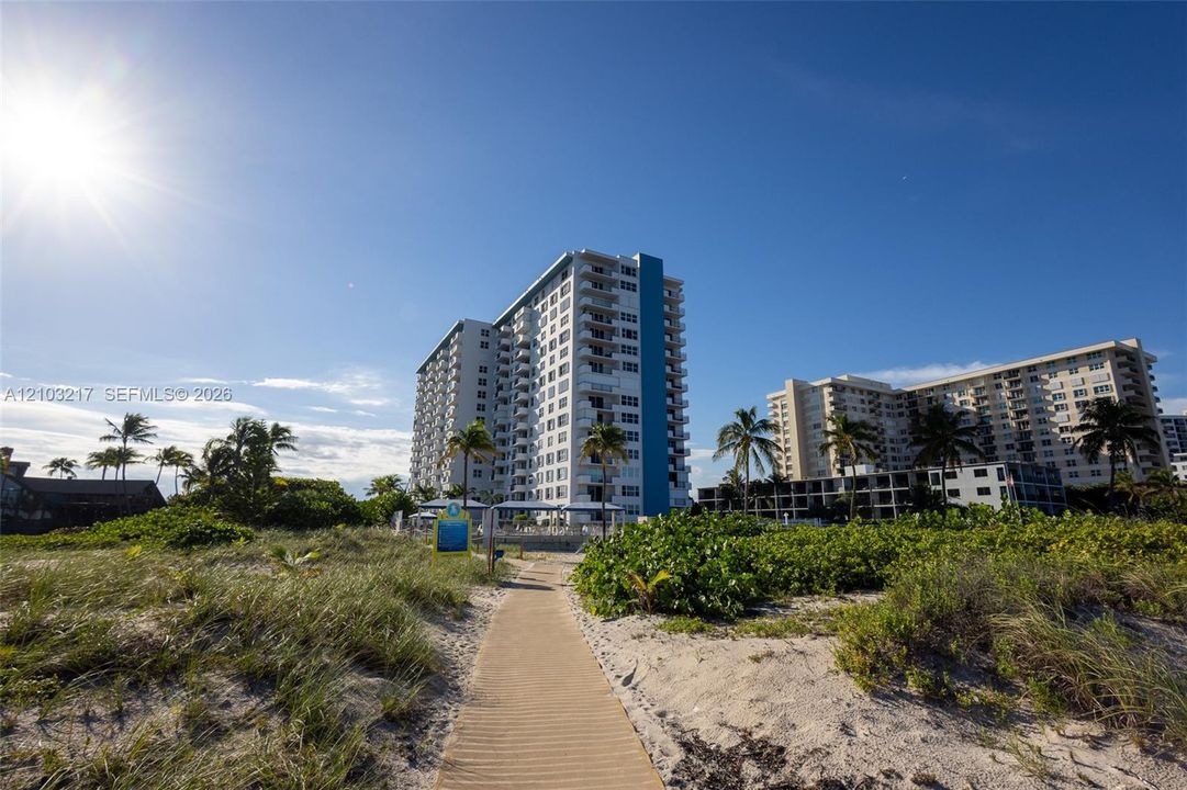 For Sale: $600,000 (2 beds, 2 baths, 1160 Square Feet)
