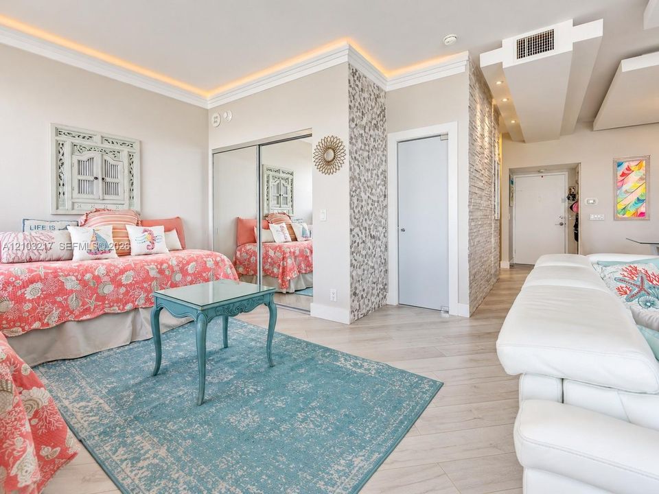 For Sale: $600,000 (2 beds, 2 baths, 1160 Square Feet)