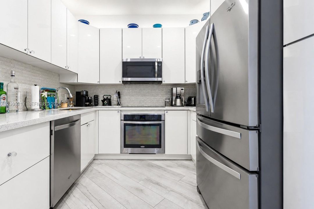 For Sale: $600,000 (2 beds, 2 baths, 1160 Square Feet)