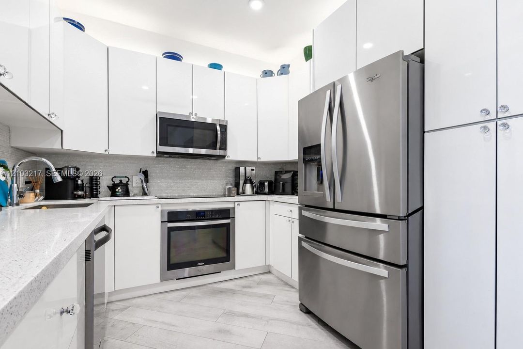 For Sale: $600,000 (2 beds, 2 baths, 1160 Square Feet)