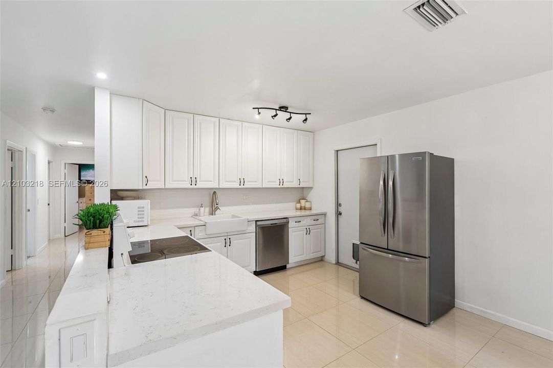 В аренду: $3,200 (3 спален, 2 ванн, 1317 Квадратных фут)