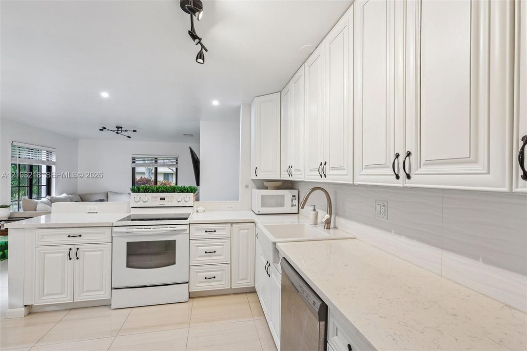 В аренду: $3,200 (3 спален, 2 ванн, 1317 Квадратных фут)
