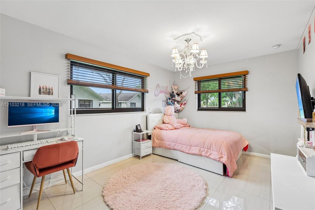 В аренду: $3,200 (3 спален, 2 ванн, 1317 Квадратных фут)