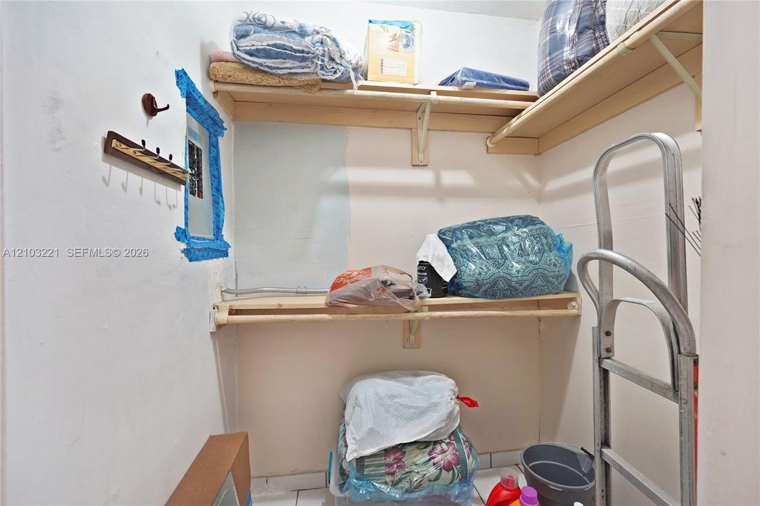 Под контрактом: $499,999 (3 спален, 2 ванн, 1145 Квадратных фут)