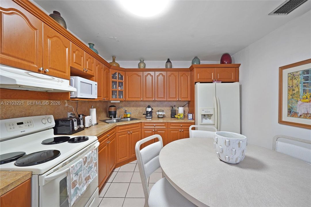 Под контрактом: $499,999 (3 спален, 2 ванн, 1145 Квадратных фут)