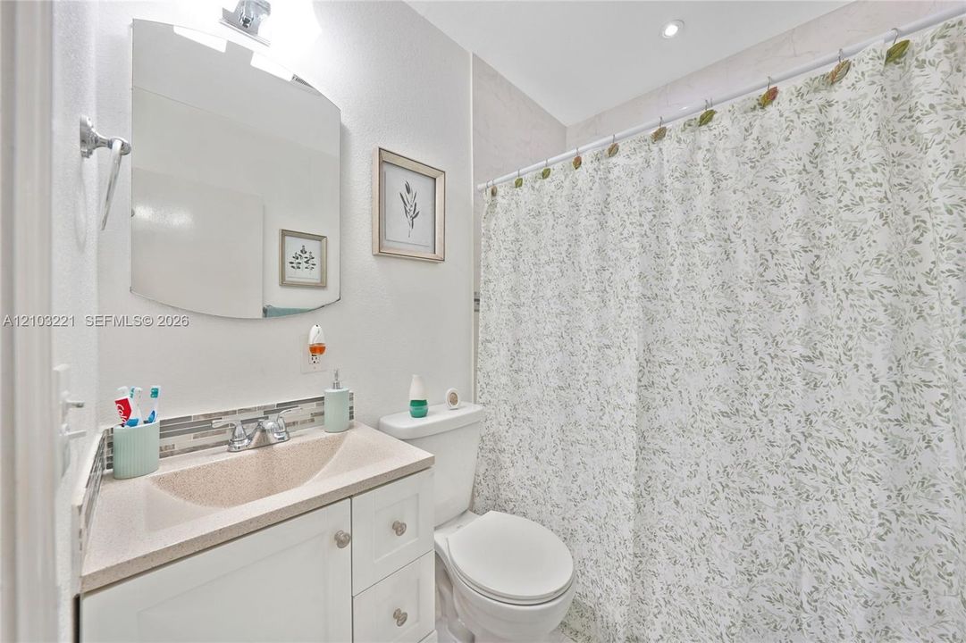 Под контрактом: $499,999 (3 спален, 2 ванн, 1145 Квадратных фут)