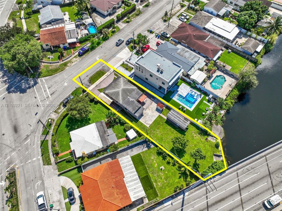 Под контрактом: $499,999 (3 спален, 2 ванн, 1145 Квадратных фут)