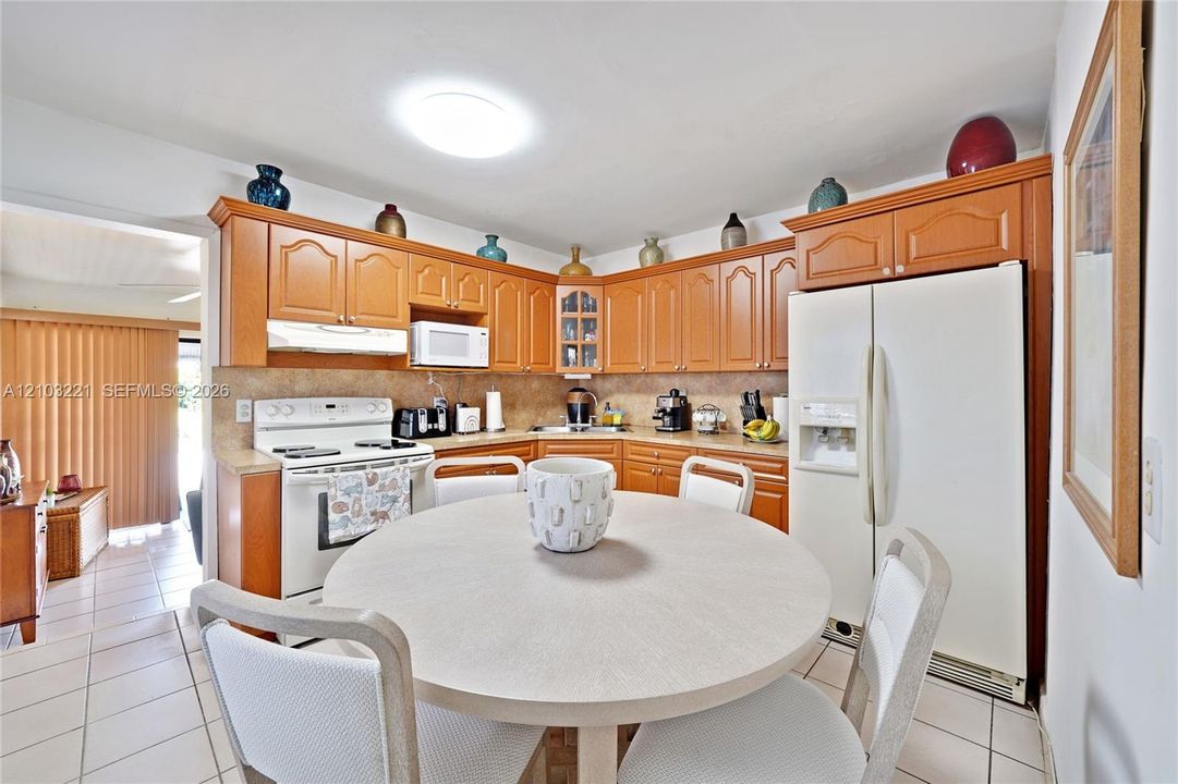 Под контрактом: $499,999 (3 спален, 2 ванн, 1145 Квадратных фут)
