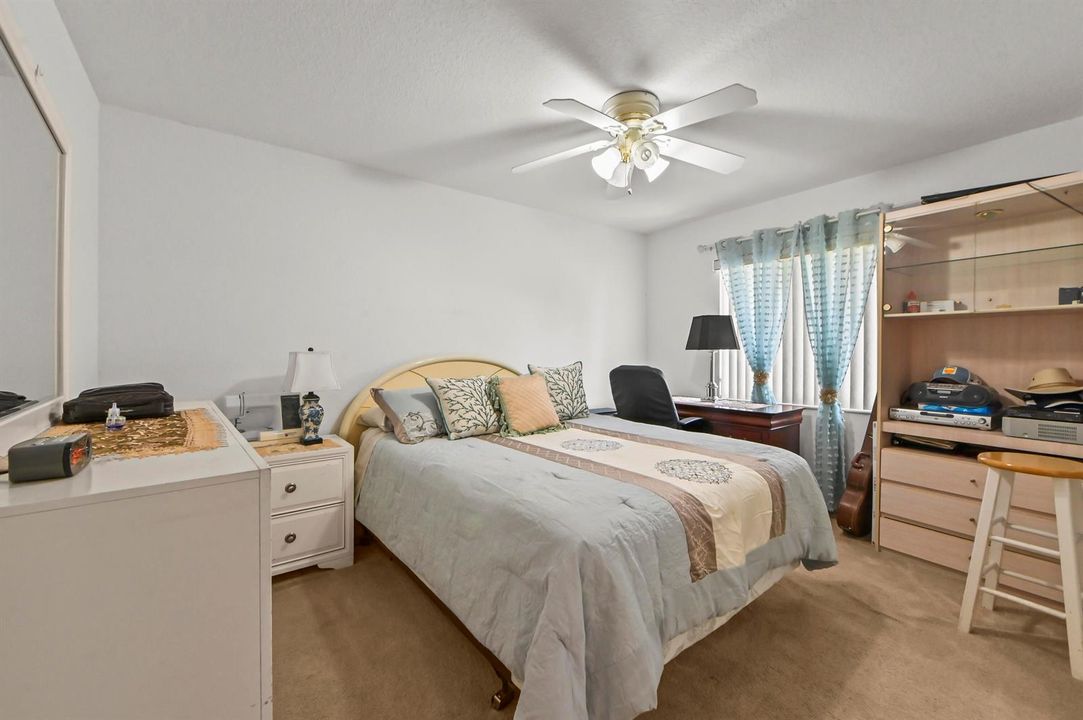 20 Bedroom 01